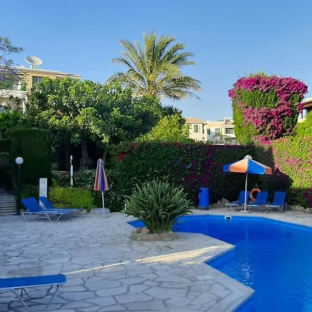 Eva Gardens Corner House With Stunning Garden And Huge Swimming Pool Next To Coral Bay Semesterbostad *