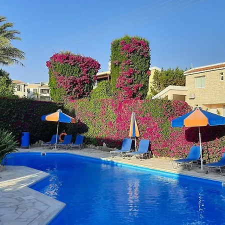 Eva Gardens Corner House With Stunning Garden And Huge Swimming Pool Next To Coral Bay Дом отдыха Пейя