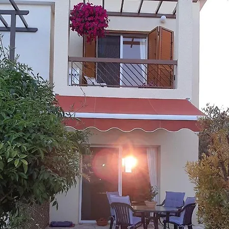 度假居 Eva Gardens Corner House With Pool And Garden Near Coral Bay *