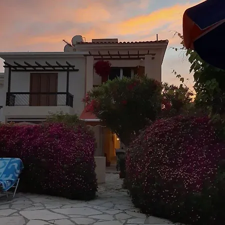 Eva Gardens Corner House With Stunning Garden And Huge Swimming Pool Next To Coral Bay Дом отдыха