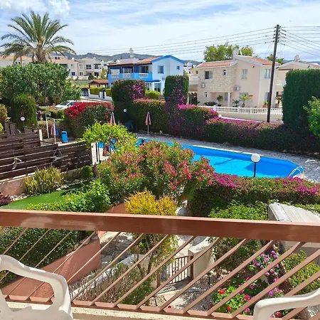 Eva Gardens Corner House With Stunning Garden And Huge Swimming Pool Next To Coral Bay Semesterbostad