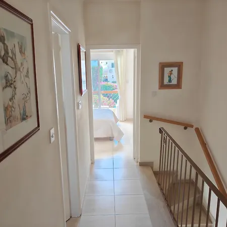 Eva Gardens Corner House With Stunning Garden And Huge Swimming Pool Next To Coral Bay *