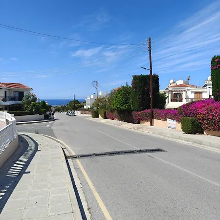 Semesterbostad Eva Gardens Corner House With Stunning Garden And Huge Swimming Pool Next To Coral Bay Pégeia