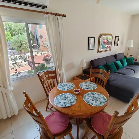 Eva Gardens Corner House With Stunning Garden And Huge Swimming Pool Next To Coral Bay Semesterbostad