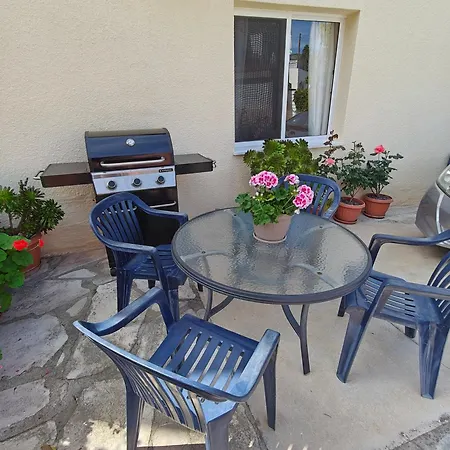 Semesterbostad Eva Gardens Corner House With Stunning Garden And Huge Swimming Pool Next To Coral Bay Pégeia