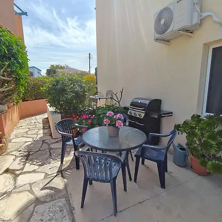 Eva Gardens Corner House With Stunning Garden And Huge Swimming Pool Next To Coral Bay