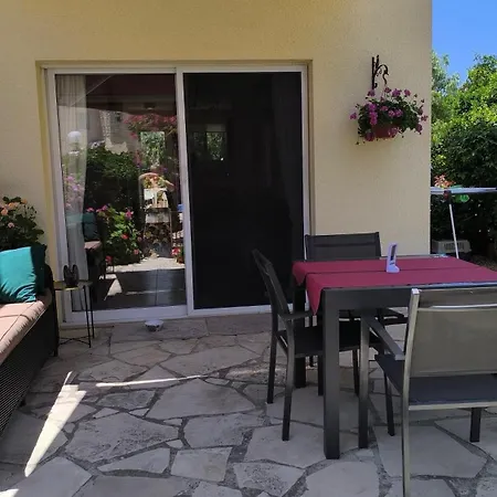 Eva Gardens Corner House With Stunning Garden And Huge Swimming Pool Next To Coral Bay Semesterbostad *