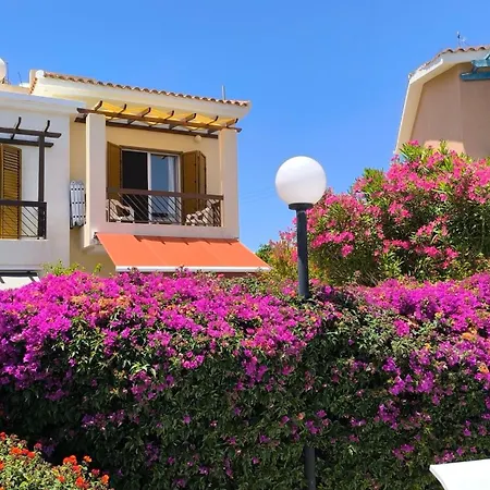 Eva Gardens Corner House With Stunning Garden And Huge Swimming Pool Next To Coral Bay Semesterbostad Pégeia