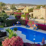 Eva Gardens Corner House With Pool And Garden Near Coral Bay