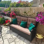 Eva Gardens Corner House With Pool And Garden Near Coral Bay *