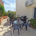 Eva Gardens Corner House With Pool And Garden Near Coral Bay