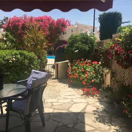 Eva Gardens Corner House With Stunning Garden And Huge Swimming Pool Next To Coral Bay