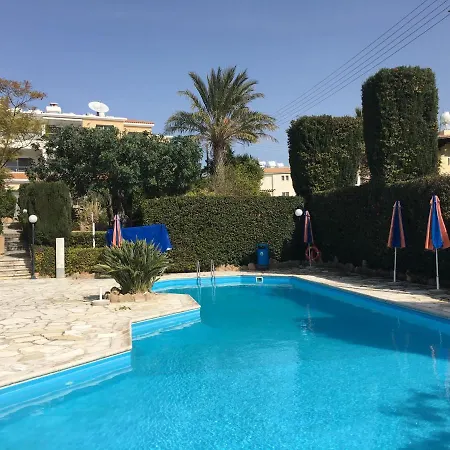 Eva Gardens Corner House With Stunning Garden And Huge Swimming Pool Next To Coral Bay Casa vacanze Peyia