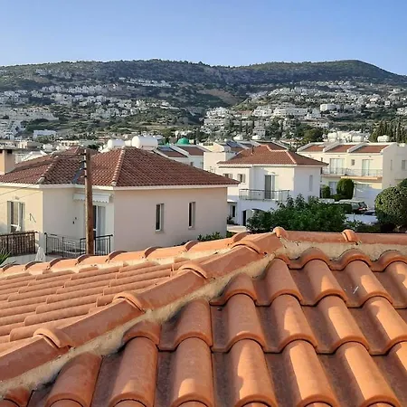 Eva Gardens Corner House With Stunning Garden And Huge Swimming Pool Next To Coral Bay *