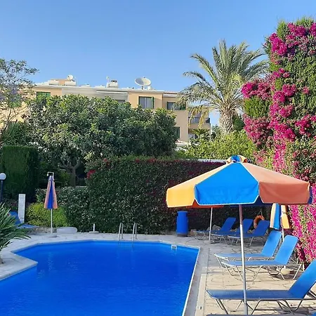 Eva Gardens Corner House With Stunning Garden And Huge Swimming Pool Next To Coral Bay *