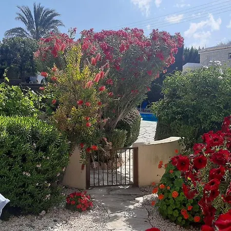 Eva Gardens Corner House With Stunning Garden And Huge Swimming Pool Next To Coral Bay Holiday home