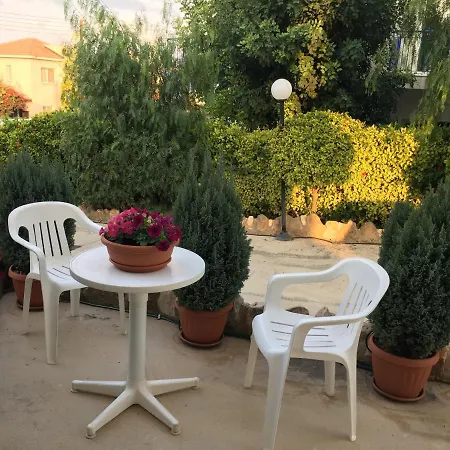 Eva Gardens Corner House With Stunning Garden And Huge Swimming Pool Next To Coral Bay Holiday home *