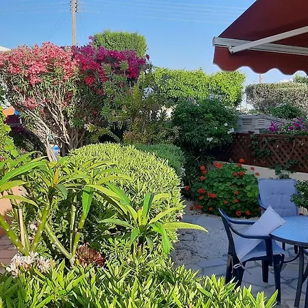 Eva Gardens Corner House With Stunning Garden And Huge Swimming Pool Next To Coral Bay Holiday home