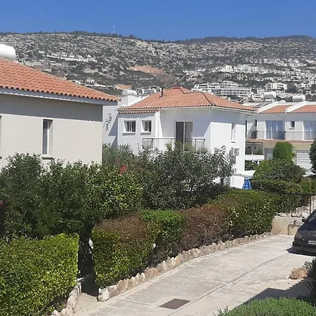 Ferienhaus Eva Gardens Corner House With Stunning Garden And Huge Swimming Pool Next To Coral Bay Peyia