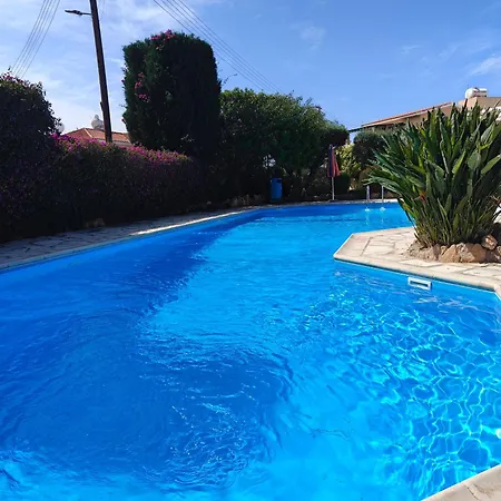 Eva Gardens Corner House With Stunning Garden And Huge Swimming Pool Next To Coral Bay