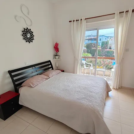 Eva Gardens Corner House With Stunning Garden And Huge Swimming Pool Next To Coral Bay Ferienhaus