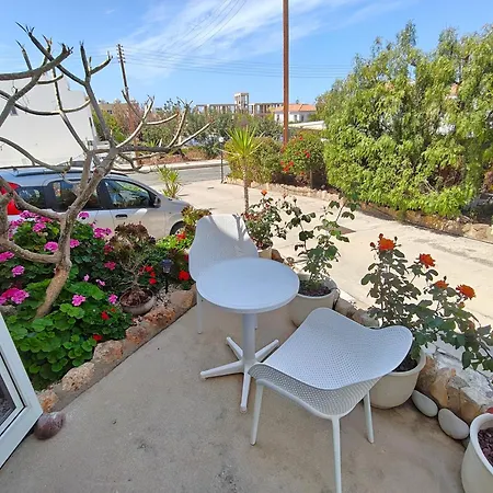 Eva Gardens Corner House With Stunning Garden And Huge Swimming Pool Next To Coral Bay Holiday home