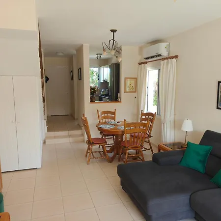 Eva Gardens Corner House With Stunning Garden And Huge Swimming Pool Next To Coral Bay *