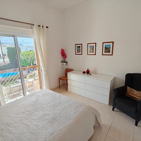 Eva Gardens Corner House With Stunning Garden And Huge Swimming Pool Next To Coral Bay