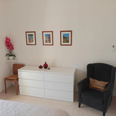 度假居 Eva Gardens Corner House With Stunning Garden And Huge Swimming Pool Next To Coral Bay *