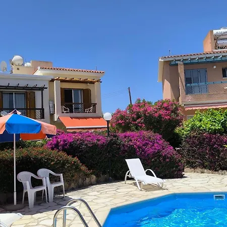 Eva Gardens Corner House With Stunning Garden And Huge Swimming Pool Next To Coral Bay *