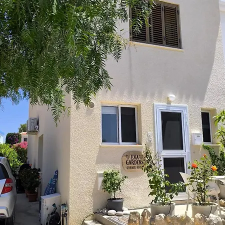Holiday home Eva Gardens Corner House With Stunning Garden And Huge Swimming Pool Next To Coral Bay *