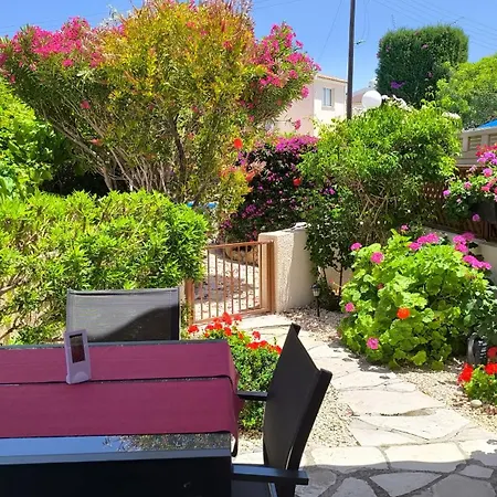 Ferienhaus Eva Gardens Corner House With Stunning Garden And Huge Swimming Pool Next To Coral Bay Peyia