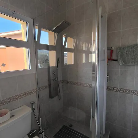 度假居 Eva Gardens Corner House With Stunning Garden And Huge Swimming Pool Next To Coral Bay *