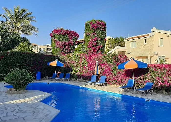 Eva Gardens Corner House With Stunning Garden And Huge Swimming Pool Next To Coral Bay 別荘 ペイヤ