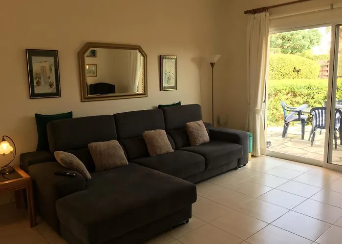 بيت للعطل Eva Gardens Corner House With Stunning Garden And Huge Swimming Pool Next To Coral Bay بييا