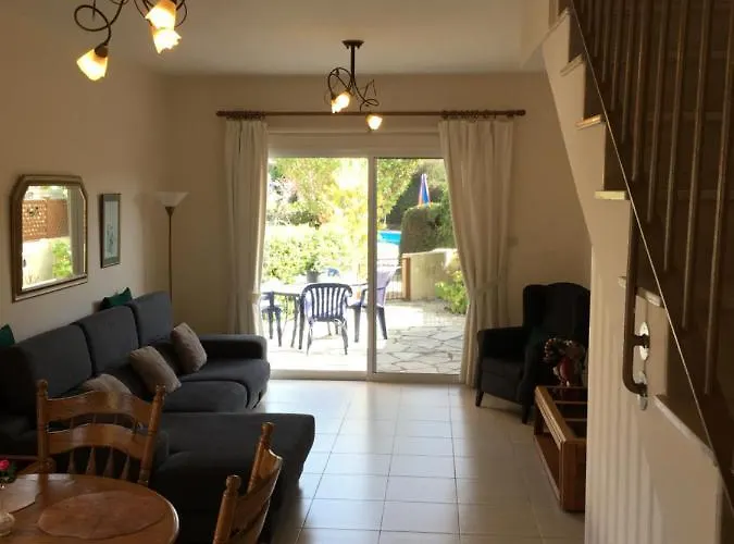 Eva Gardens Corner House With Stunning Garden And Huge Swimming Pool Next To Coral Bay بيت للعطل