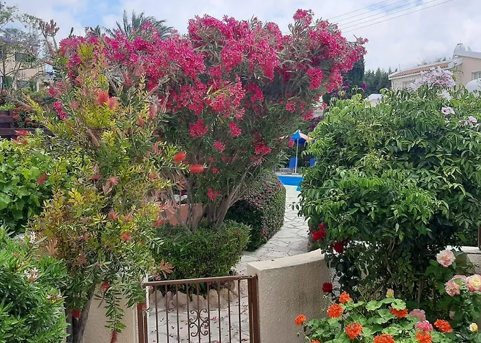 Eva Gardens Corner House With Stunning Garden And Huge Swimming Pool Next To Coral Bay * بييا