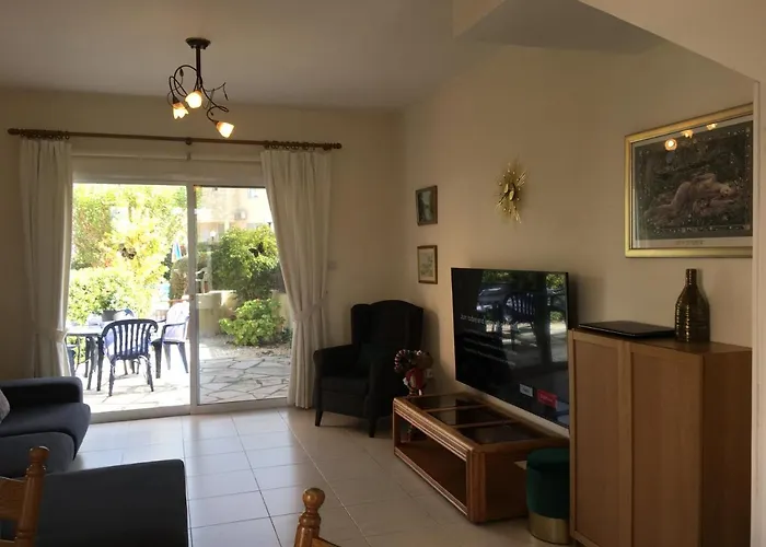 Eva Gardens Corner House With Stunning Garden And Huge Swimming Pool Next To Coral Bay بيت للعطل بييا