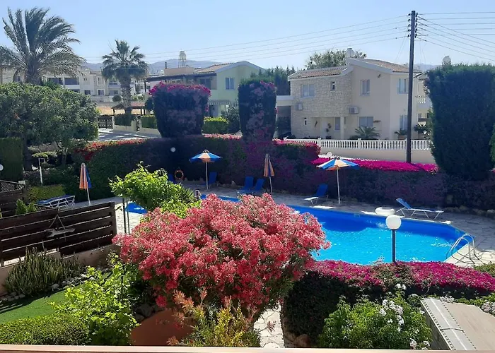 Eva Gardens Corner House With Stunning Garden And Huge Swimming Pool Next To Coral Bay بيت للعطل بييا