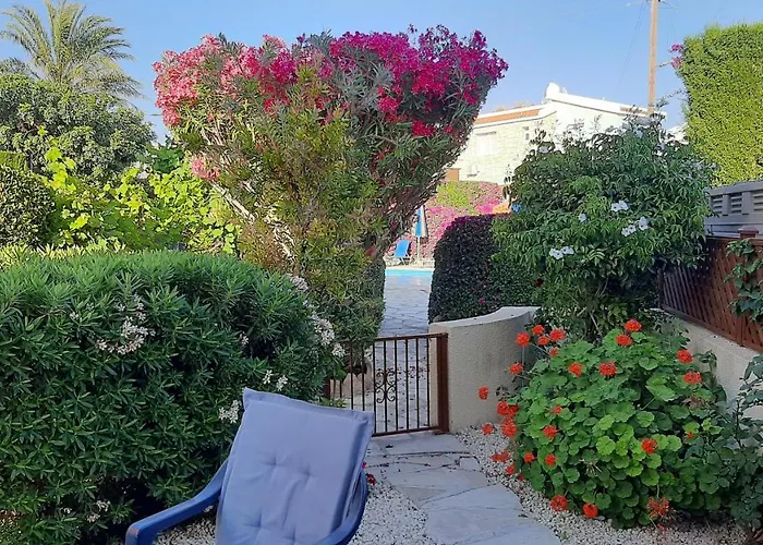 Eva Gardens Corner House With Stunning Garden And Huge Swimming Pool Next To Coral Bay * ペイヤ