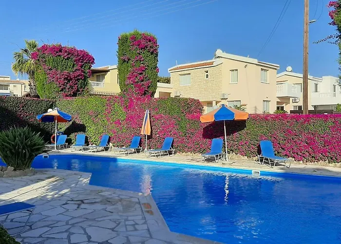 Eva Gardens Corner House With Stunning Garden And Huge Swimming Pool Next To Coral Bay 別荘 ペイヤ