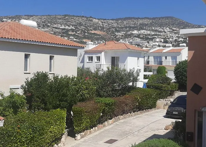 بيت للعطل Eva Gardens Corner House With Stunning Garden And Huge Swimming Pool Next To Coral Bay بييا