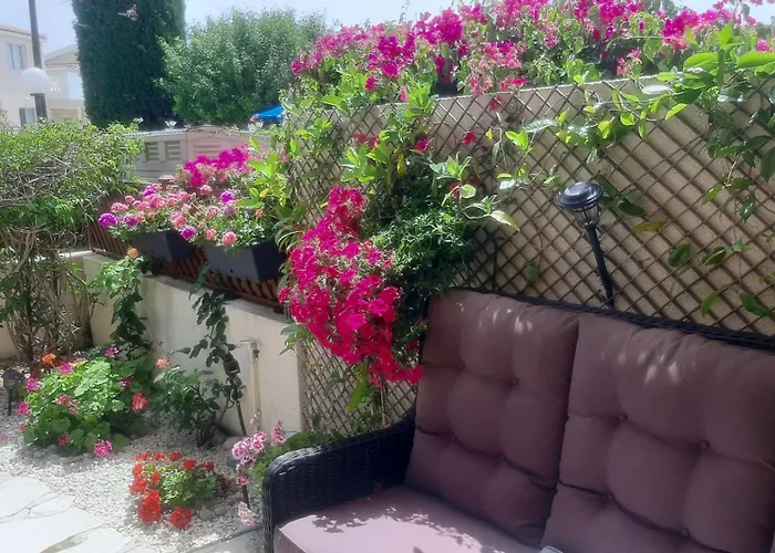 Eva Gardens Corner House With Stunning Garden And Huge Swimming Pool Next To Coral Bay بيت للعطل