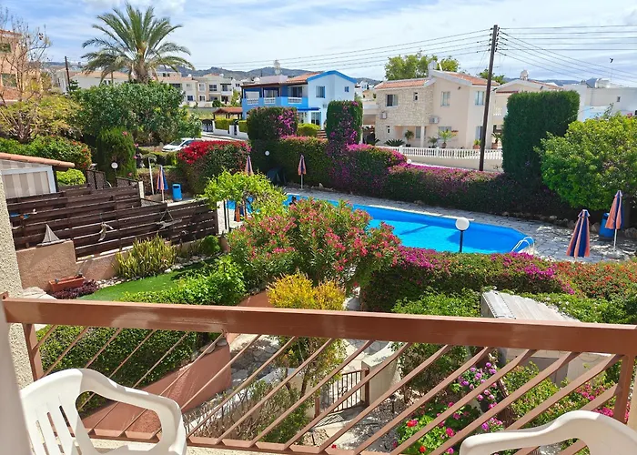 Eva Gardens Corner House With Stunning Garden And Huge Swimming Pool Next To Coral Bay بيت للعطل