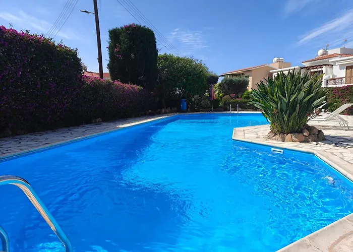 Eva Gardens Corner House With Stunning Garden And Huge Swimming Pool Next To Coral Bay بيت للعطل