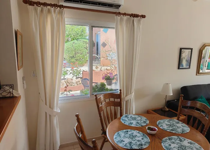 بيت للعطل Eva Gardens Corner House With Stunning Garden And Huge Swimming Pool Next To Coral Bay