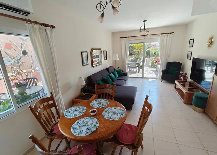 Eva Gardens Corner House With Stunning Garden And Huge Swimming Pool Next To Coral Bay 別荘 ペイヤ