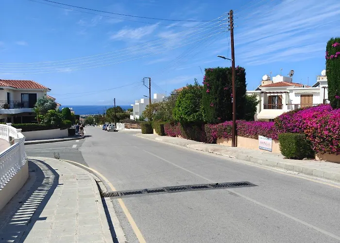 بيت للعطل Eva Gardens Corner House With Stunning Garden And Huge Swimming Pool Next To Coral Bay بييا