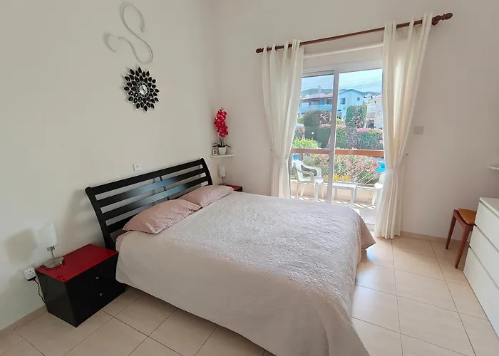 Eva Gardens Corner House With Stunning Garden And Huge Swimming Pool Next To Coral Bay بيت للعطل