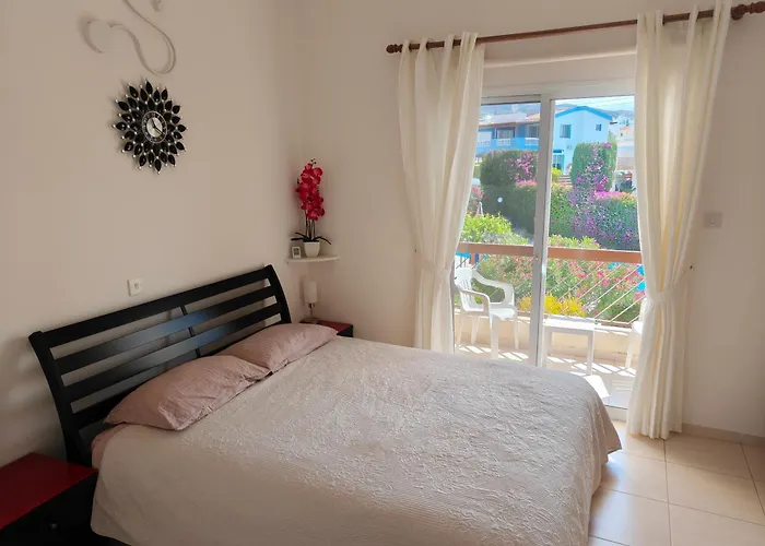 Eva Gardens Corner House With Stunning Garden And Huge Swimming Pool Next To Coral Bay بيت للعطل بييا